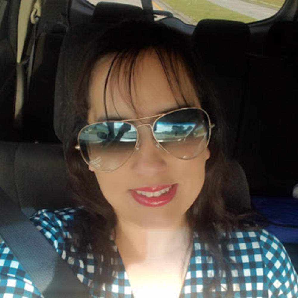 Meet your Posher, Yanet